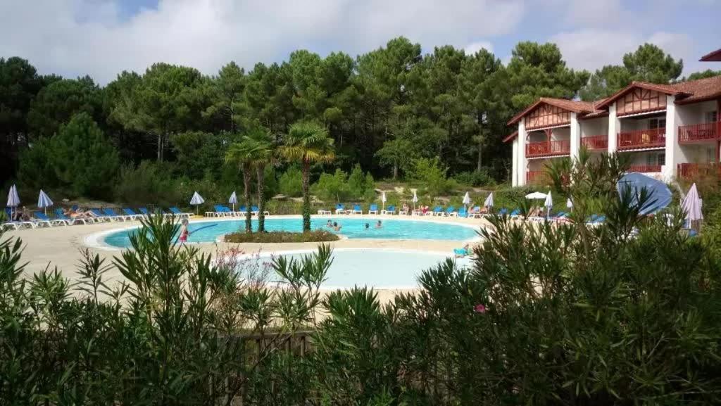 Appartement En Residence Pierre Et Vacance Au Golf Biscarrosse Exterior foto